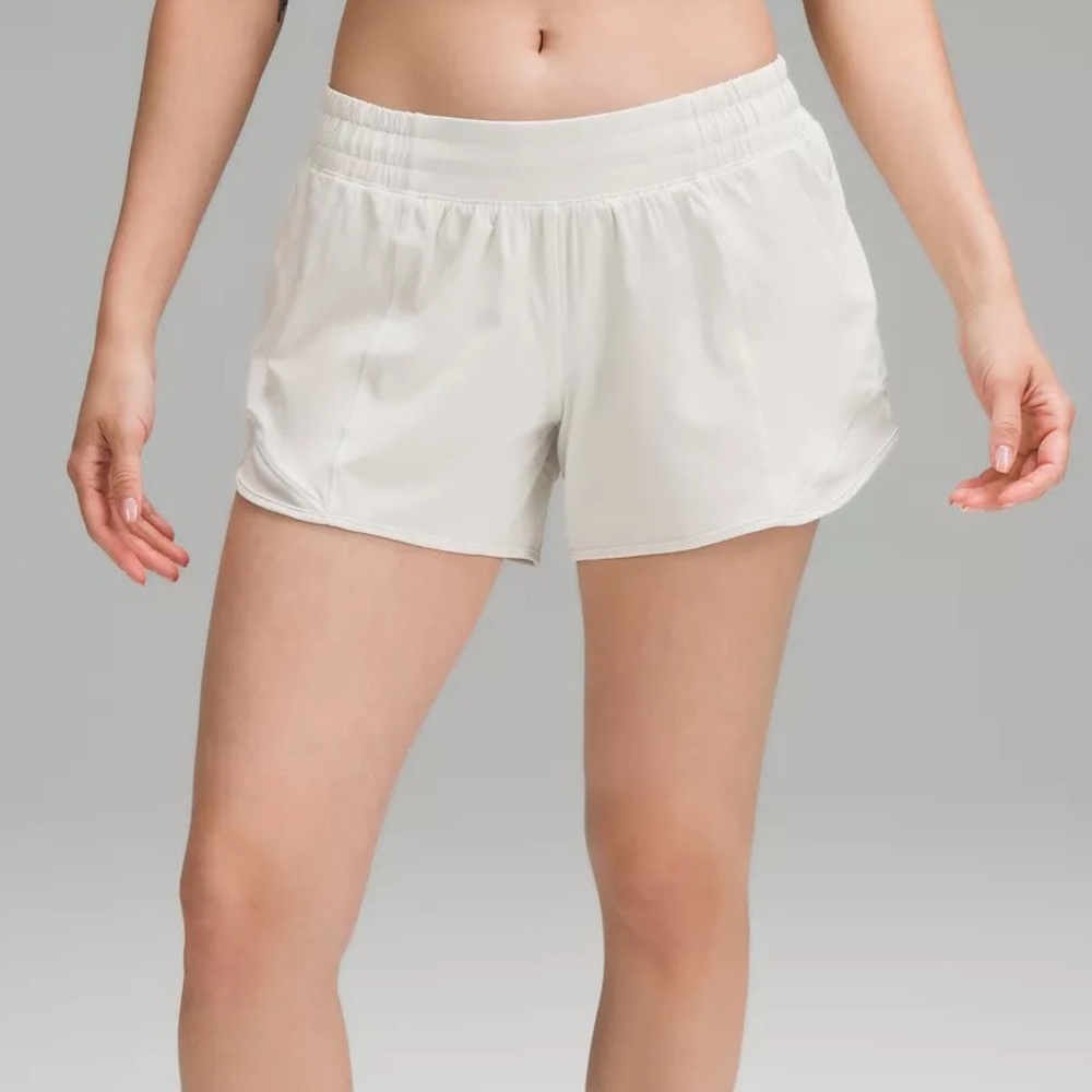 Lululemon Hotty Hot 2.5” shorts